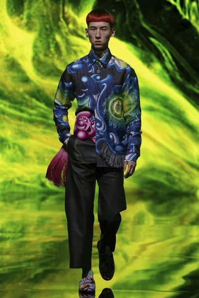 Look 10